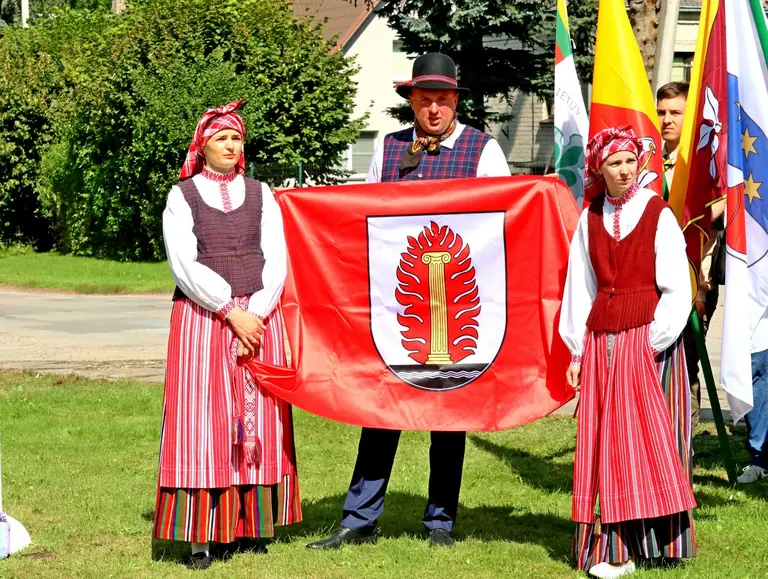 Bazilionuose – istorinis herbo įteisinimas ir miestelio jubiliejus
