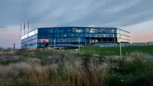 Moderni bėgimo renginių vieta su atvira erdve sportui bei aktyviam laisvalaikiui.