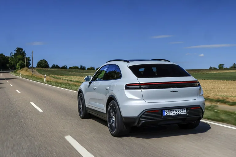 „Porsche Macan“ pirkėjams – naujas įrangos paketas ir daugiau galios