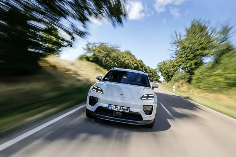 „Porsche Macan“ pirkėjams – naujas įrangos paketas ir daugiau galios