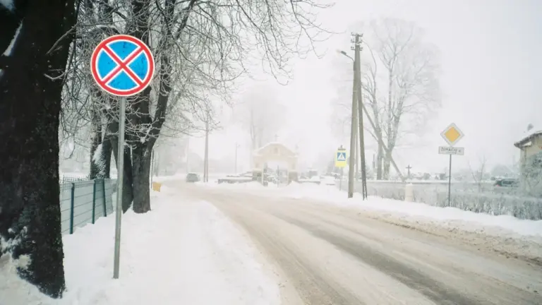 Lietuvos orai: kaip saugiai planuoti kelionę šį rytą