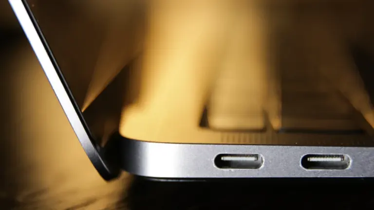 USB-C kompiuteriams nuo 2026 m.: ką tikrinti pirkėjui