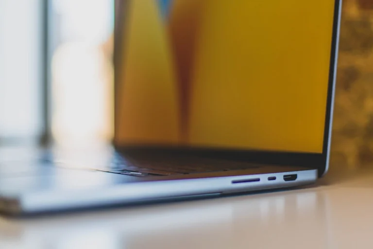 USB-C kompiuteriams nuo 2026 m.: ką tikrinti pirkėjui