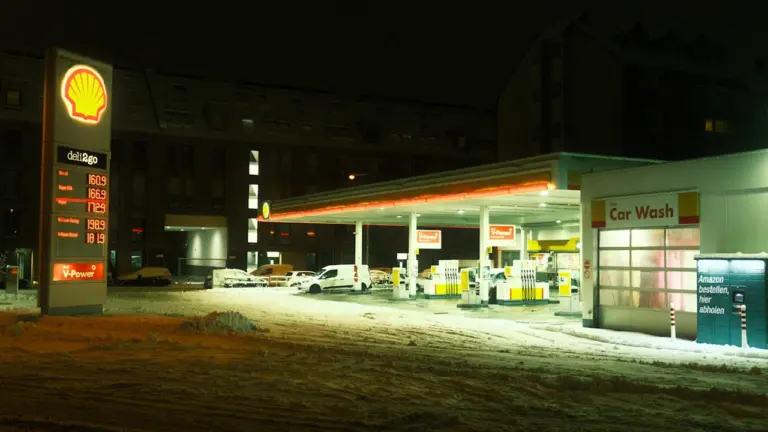 Ar verta važiuoti į pigesnę degalinę? Apskaičiuokite